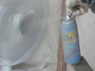 Spray Can Sprayed With Its Own Contents : Daniel Eatock #conceptual