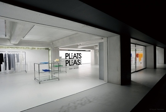 TOKUJIN YOSHIOKA INC. | Space | PLEATS PLEASE #fashion #interiour #branding #typography