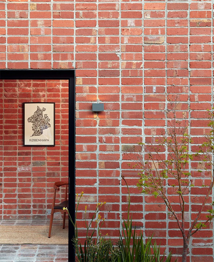 Melbourne Terrace House by Breathe Architecture - InteriorZine