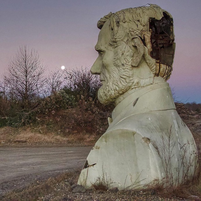 Abandoned America: Mesmerising Photographs of Decaying Buildings