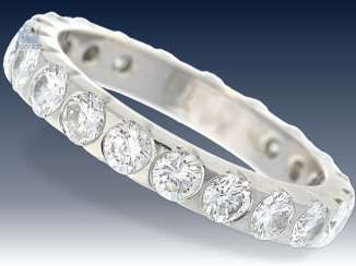 Ring: klassischer, hochfeiner Brillant-Memoire-Ring, ca. 2ct, Platin