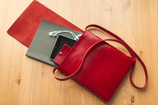 cleaneverything — embrace simplicity #less #ipad #crossbody #leather #bag #minimalist #titch