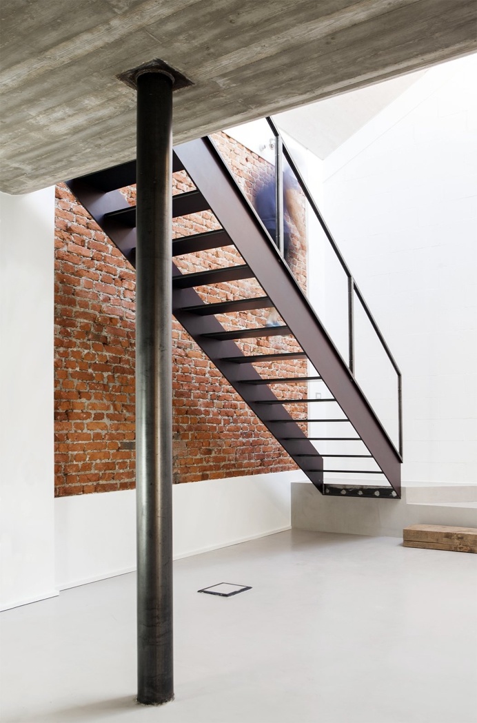 Staircase. U V House by O A S I architects. Photo by Stefania Matteo. #staircase