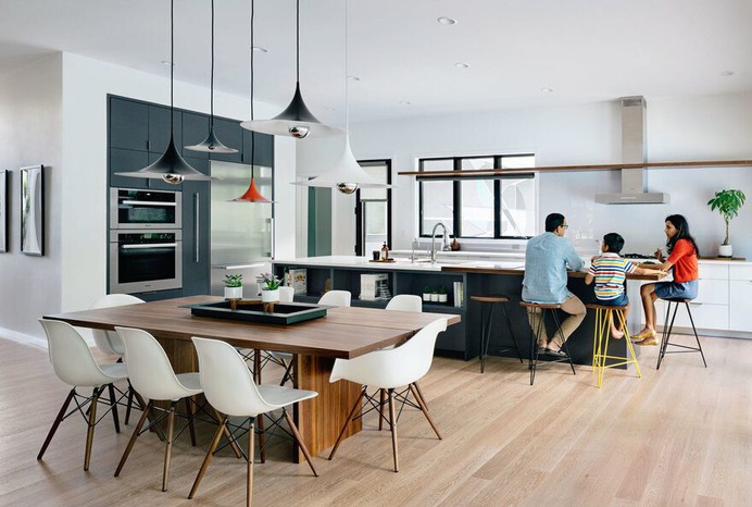 kitchen and dining room / Z+ Architects