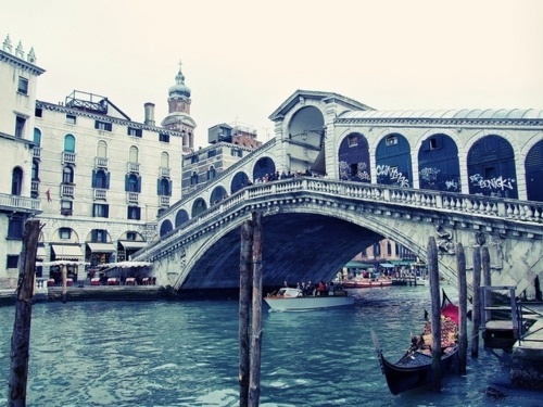 Sara Lindholm - ysvoice: | ♕ | Rialto Bridge, Venice | by © .... #venice #italy
