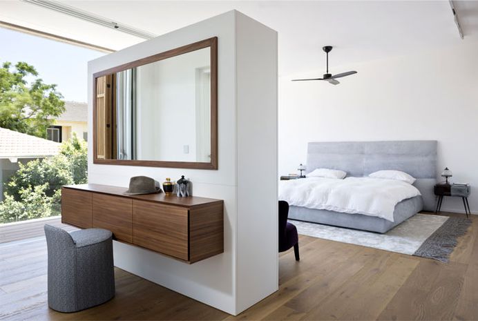 House with Simple Clear-lined Rectangular Volumes - InteriorZine