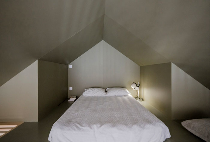URBAstudios Turn Single Room Urban Dwelling into a House - InteriorZine