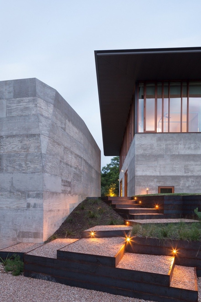 Balcones House is Like a Glass Pavilion Rising from a Solid Concrete Base 3
