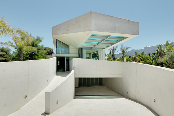 Jellyfish House by WAA #minimalist #architecture #house