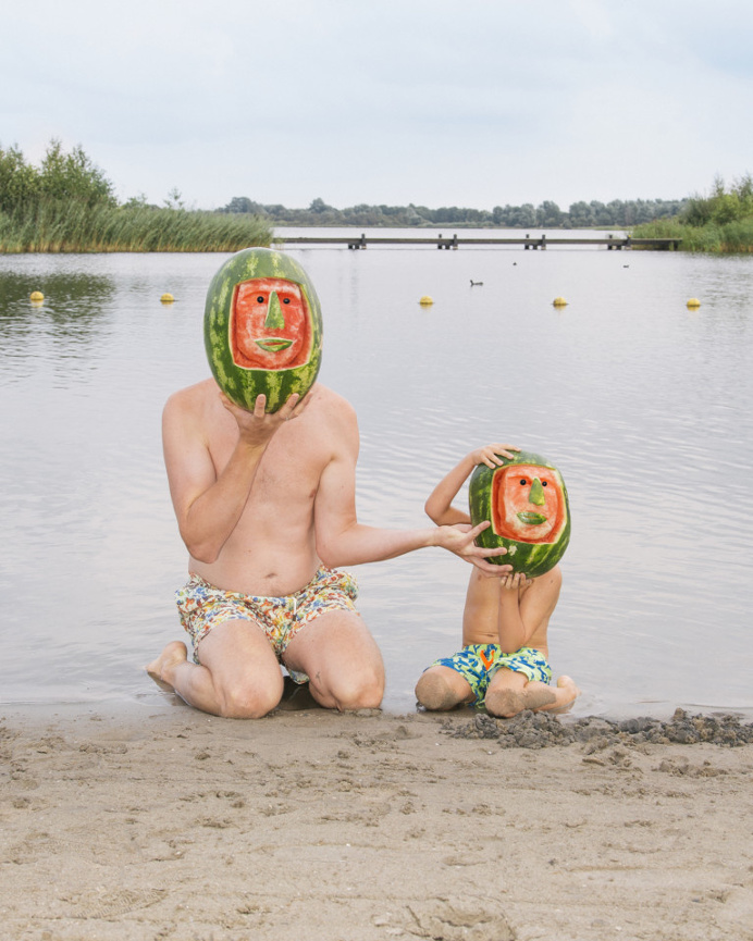 Horribly Happy Holidays: Stereotypical and Sarcastic Family Photography by Max Siedentopf