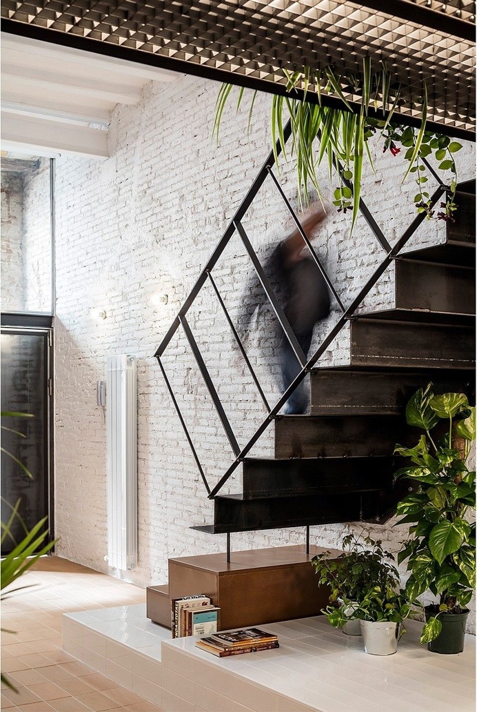 Traditional Style House Transformed into a Modern Home in Barcelona 12