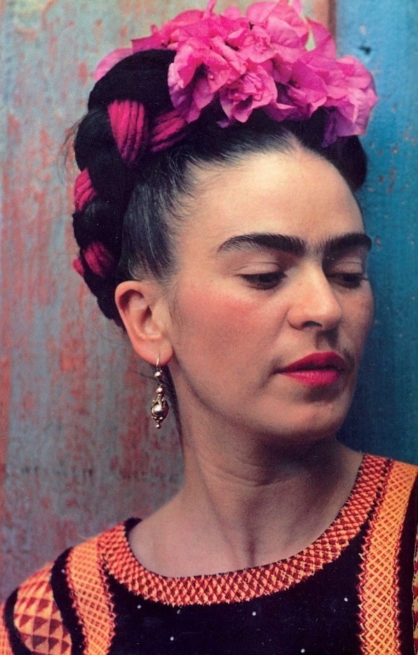 Risultato della ricerca immagini di Google per http://2.bp.blogspot.com/_TO_F0Rt4Ke4/TLG2466hE8I/AAAAAAAAB0k/5dUMNp8EjSM/s1600/frida%2BGRANDE.jpg #kahlo #head #frida #flowers