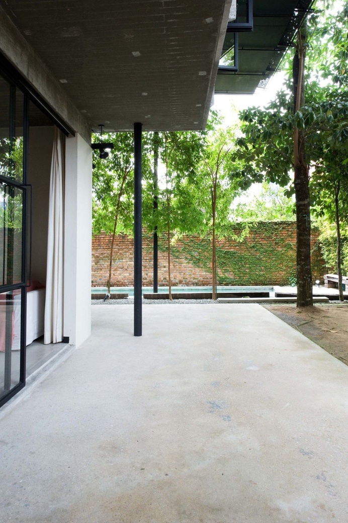 #Backyard #veranda in #concrete. Home of #WenHsiaAndBCAng. Photo by #MarjonHoogervorst.