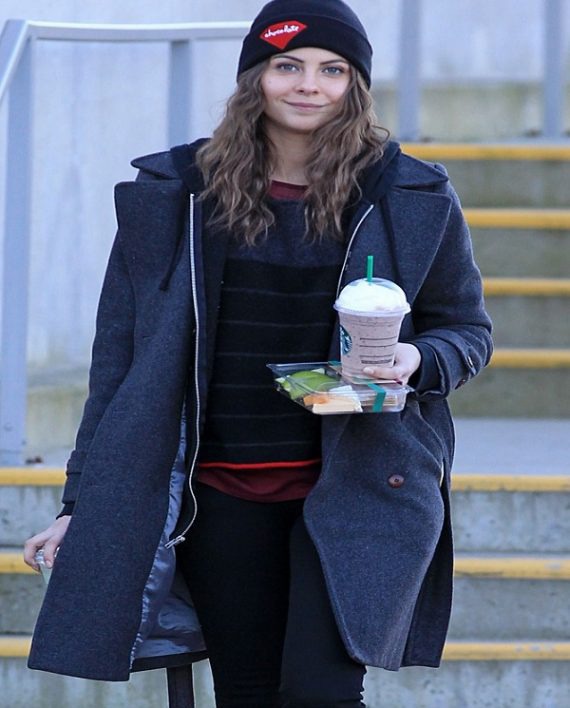 *EXCLUSIVE* Willa Holland stays warm going to Starbucks for a cold drink [NO Canada]