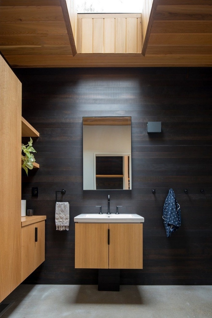 Northern Lake Home Blends into the Forested Landscape 10