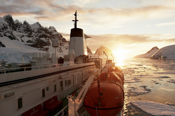 Antarctic Sunset #antarctica #travel #photography #explore #ice #sunset #epic