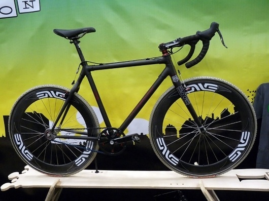 nahbs-2011-independent-fabrications-carbon-singlespeed-cyclocross-bike01.jpg (800×600) #bicycles #carboner #handmade