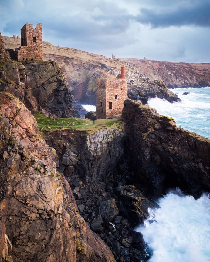 Beautiful Night Sky and Landscape Photography by Aaron Jenkin