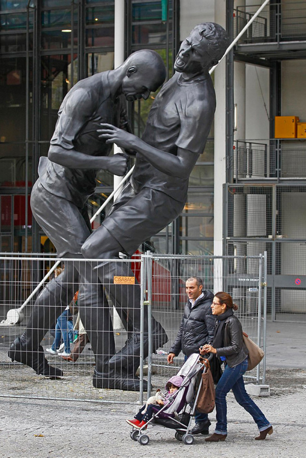 Zinedine Zidane Immortalized with Headbutt Statue by Adel Abdessemed | Hypebeast #immortalized #zidane #world #statue #materazzi #headbutt #zinedine #cup