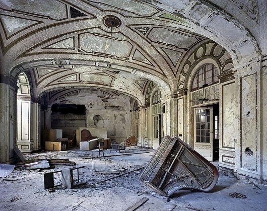 slyAPARTMENT #detroit #photography #debris