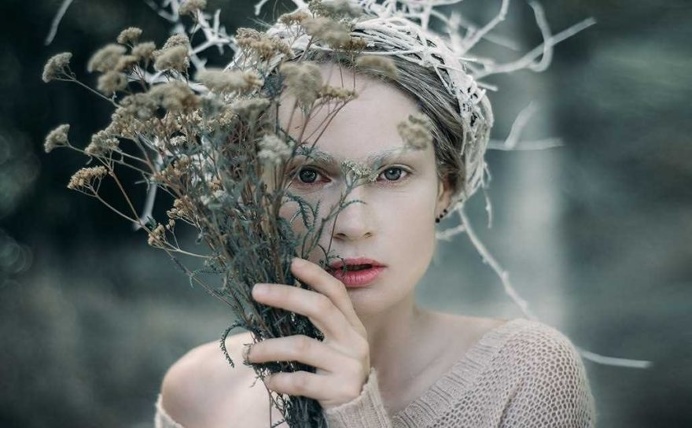 Feminine Stories: Conceptual Portrait Photography by Inna Mosina
