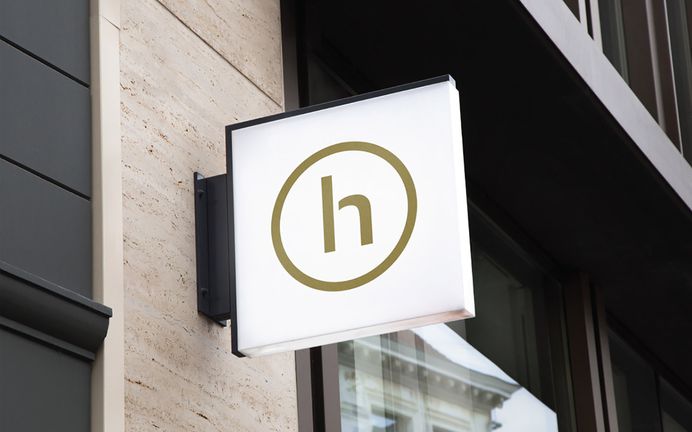 Humbl was created in 2016 as a self-funded project with a desire to appreciate subtlety and finer details. Drawing inspiration from various sub-cultures, Humbl Clothing Co. pays special attention to the comfort and quality of each product. Dimitrije Mikovic designed its minimal brand identity and logomark. For more information and more of the most beautiful designs, go to mindsparklemag.com
