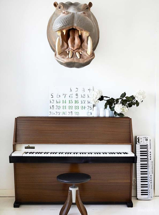 desire to inspire desiretoinspire.net #taxidermy #interiors #piano