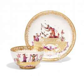 KOPP AND LOWER SHELL WITH CHINOISERIEN. Meissen. Around 1735 #Sets #Teasets #Porcelainsets #Antiqueplates #Plates #Wallplates #Figures #Porcelainfigurines #porcelain