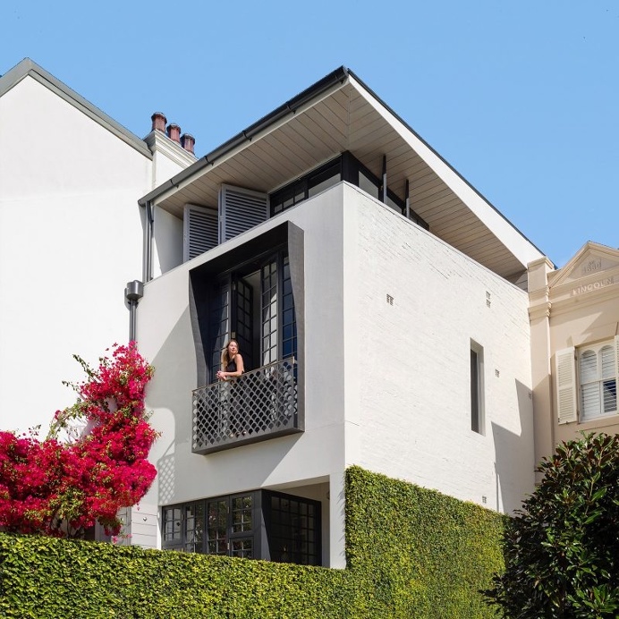 Bougainvillea Row House / Luigi Rosselli Architects