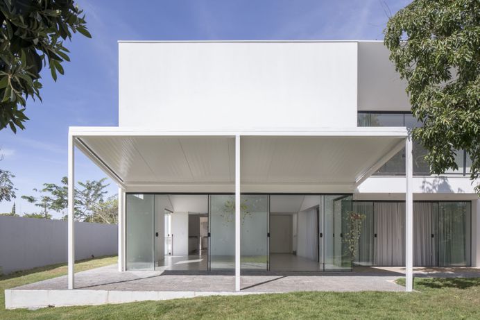 Bloco Arquitetos: Cora House | Sgustok Design