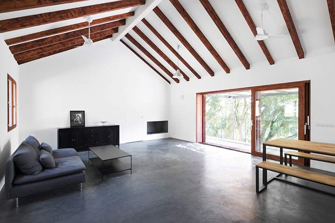 Contemporary Vernacular: a holiday house
