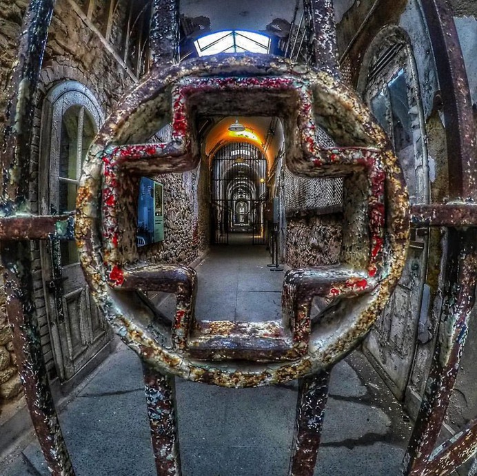 Abandoned America: Mesmerising Photographs of Decaying Buildings