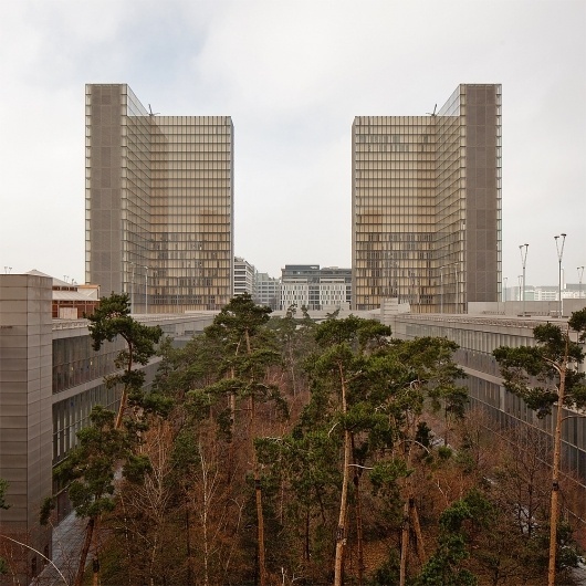 tumblr_lxnu5eGG2H1qat99uo1_1280.jpg (JPEG Image, 1000 × 1000 pixels) #towers #courtyards #architecture #facades