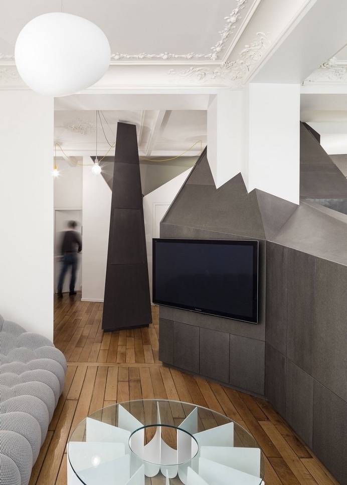 A Small Parisian Apartment with Ingenious Interior Design