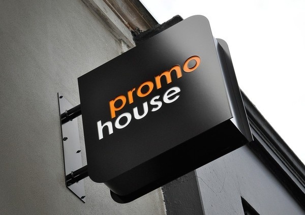 Best Awards - DNA. / Promohouse #signage #orange #sign