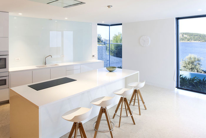 Residential Villa with Sea View by Ecoing - InteriorZine