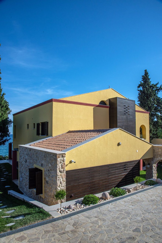 Sea Side Villa / Stella Adrimi & Partners
