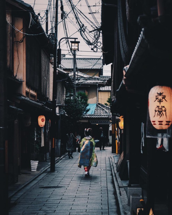 Cinematic Street Photography in Japan by Mizuki Tanaka