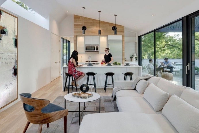 Autohaus Residence and Car Collectors' Garage in Central Texas 9