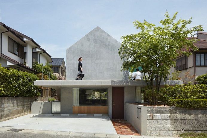 Floating Terrace House by Tomohiro Hata Architect and Associates