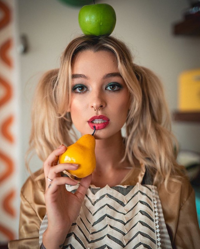 Vibrant Fashion and Beauty Portraits by Alexander Stemplewski