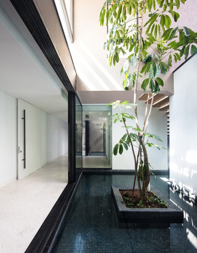 Contemporary Tower-Like Bungalow in Singapore by Studio Wills