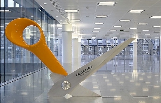 Giant Office Supplies! (5 pics) - My Modern Metropolis #office #scissors #floor