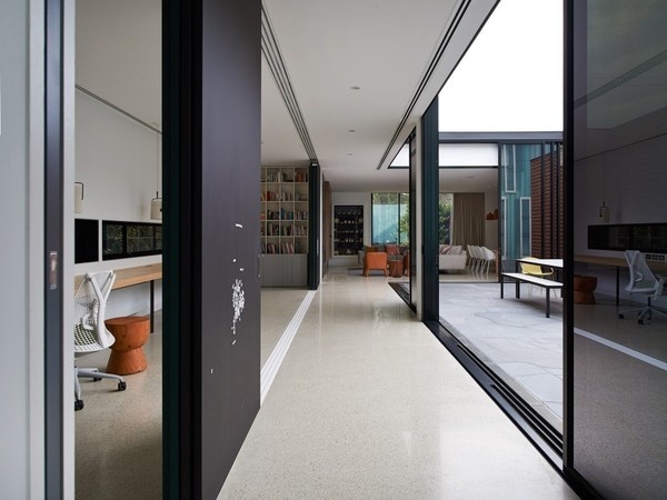 535f0694c07a80a259000056_three parts house architects eat_amo 084 earlcarter 1000x750.jpg (1000×750) #courtyard #house