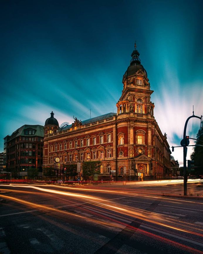 Breathtaking Street Photos of Hamburg by Boris and Sandro Erceg