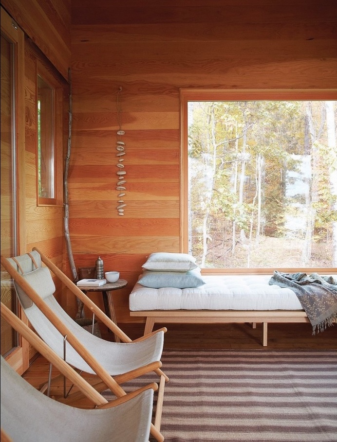 Off-the-Grid Cottage / Nature-Inspired Retreat in Haliburton Highlands