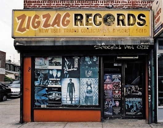 I vecchi negozi di New York negozi_nyc07 – Il Post #new #shop #york #typography