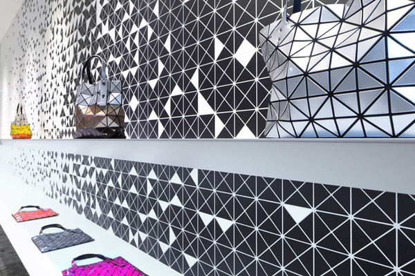 Interactive interior facade at Issey Miyake Shinjuku by Moment Design, Tokyo visual merchandising store design #store #tokio #issey miyake