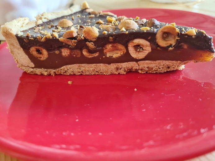 Tarta karmelowa z orzechami laskowymi i czekoladą - AleTorcik! - przepisy na pyszne, domowe ciasta, ciasteczka i torty.