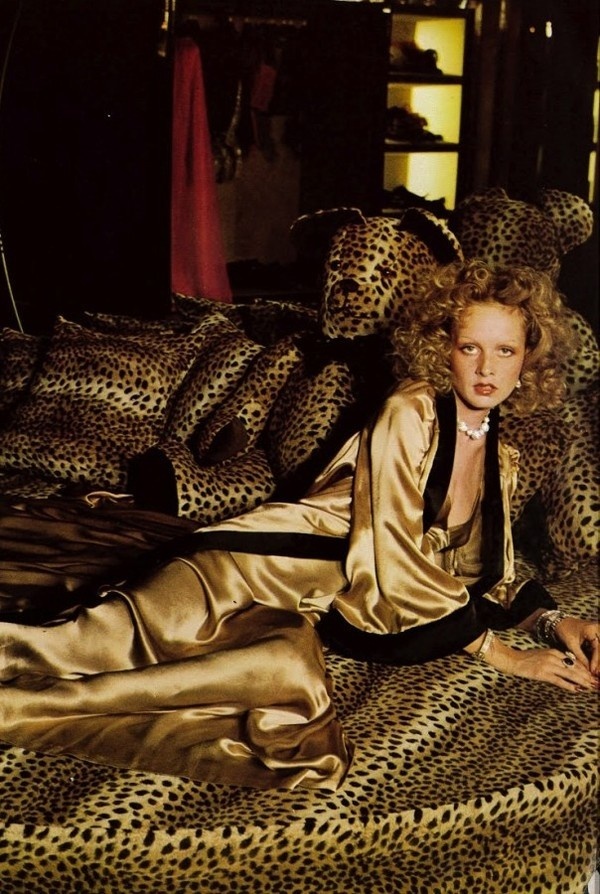 Twiggy by Justin de Villeneuve #leopard #classic #print #twiggy #photography #fashion #animal